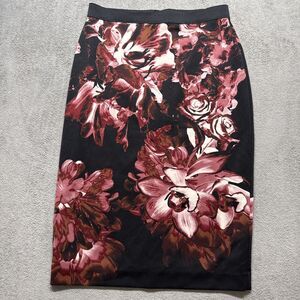 flowered women's skirt Color Black Size M EUC